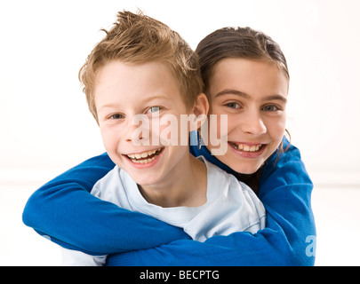 Porträt eines lachenden jungen und Mädchen Stockfoto