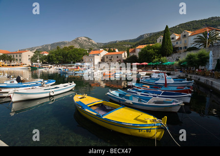 Hafen von Booten in Bol, Insel Brac, Dalmatien, Kroatien, Adria, Mittelmeer, Europa Stockfoto