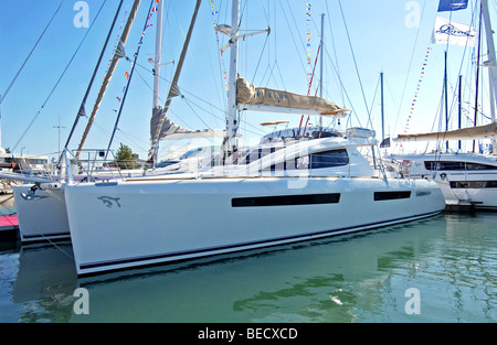 Luxus Segelyacht vor Anker in der Grand Pavois international Boat Show in La Rochelle, Frankreich. Stockfoto