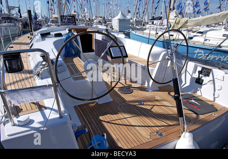 Luxus Segelyacht vor Anker in der Grand Pavois international Boat Show in La Rochelle, Frankreich. Stockfoto