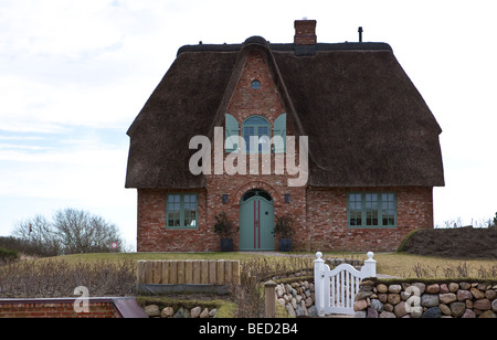 Typisches Haus mit Strohdach, Insel Sylt, Nordfriesischen Inseln, Schleswig-Holstein, Deutschland, Europa Stockfoto