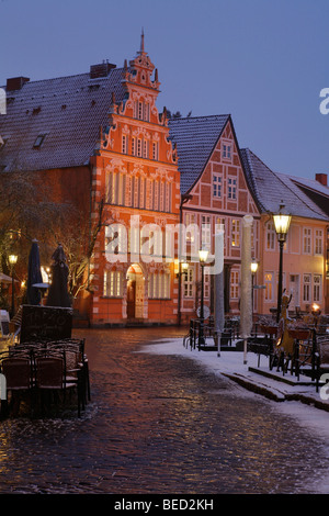 Historischen Gebäuden gesehen von Wasser West, alten Hafen von Stade, Niedersachsen, Deutschland Stockfoto