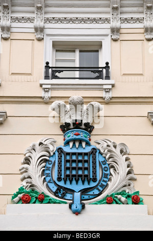 Prince Of Wales Wappen über dem Moss Bros laden im Londoner Covent Garden Stockfoto