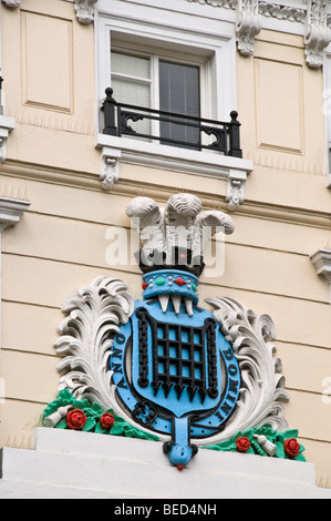 Prince Of Wales Wappen über dem Moss Bros laden im Londoner Covent Garden Stockfoto