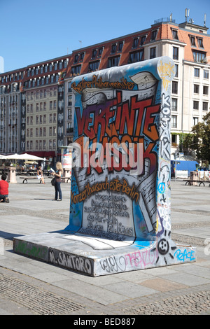 Karton mock-up der Berliner Mauer Werbung ein Konzert im Konzerthaus, Gendarmenmarkt, Berlin-Mitte Stockfoto