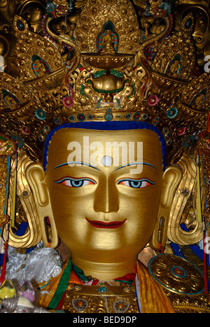 Tibetischen Buddhismus, goldenen Gesicht reich verziert mit Edelsteinen, Buddha-Statue des Maitreya Lakhang, Buddha der Zukunft, Drepun Stockfoto