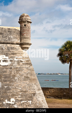 Eckbastion der spanischen Festung Castillo de San Marcos, aus Kokina-Mauerwerk. Stockfoto