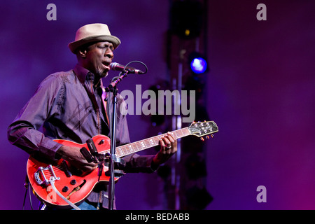 Keb 'Mo', US-amerikanischer Blues-Sänger, Gitarrist und Songwriter, live in das Blue Balls Festival im KKL Luzern, Schweiz Stockfoto