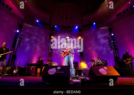 Keb 'Mo', US-amerikanischer Blues-Sänger, Gitarrist und Songwriter, live in das Blue Balls Festival im KKL Luzern, Schweiz Stockfoto