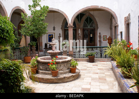 Innenhof eines spanischen kolonialen Hauses in San Miguel de Allende, Mexiko Stockfoto