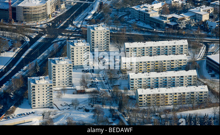 Luftbild, Mitte mehrstöckige Gebäude Reschop, Schnee, Hattingen, Ruhr und Umgebung, Nordrhein-Westfalen, Deutschland, Europa Stockfoto