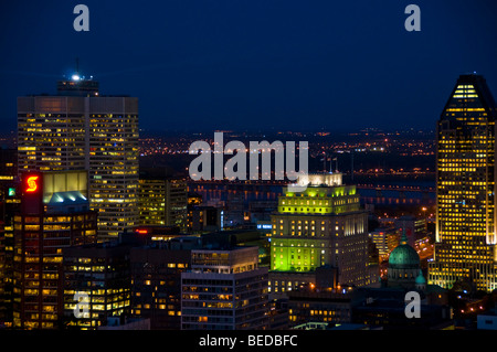 Skyline von Downtown Montreal bei Nacht Stockfoto