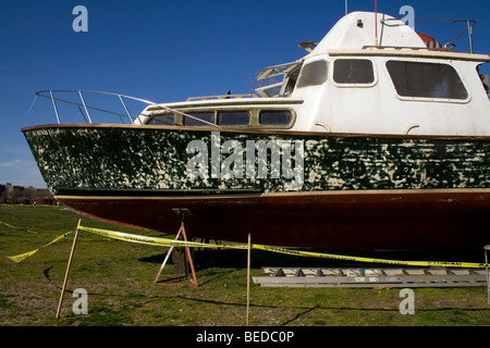 Ein Boot in einer Wiese Stockfoto