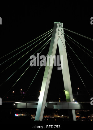 Schrägseilbrücke, Severinsbruecke, Nacht fotografieren, Köln, Nordrhein-Westfalen, Deutschland Stockfoto