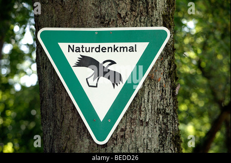 Naturdenkmal, Naturdenkmal, auf einem Baum, Passau, Bayern, Deutschland, Europa zu unterzeichnen. Stockfoto