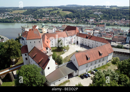 Blick von der Festung Veste Oberhaus am Zusammenfluss der Flüsse Donau und Inn, Passau, Bayern, Deutschland, Europa. Stockfoto