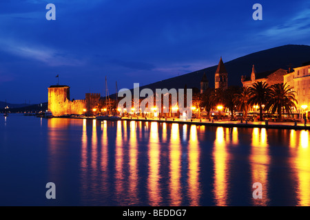 Uferpromenade in Abend in Trogir, Kroatien Stockfoto