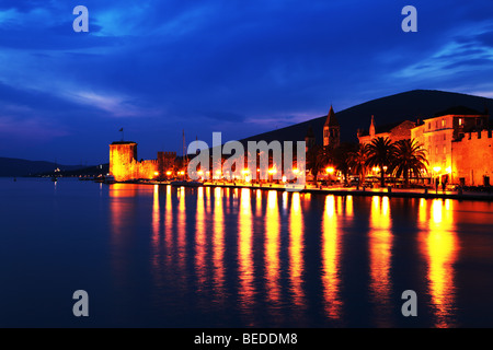 Uferpromenade in Abend in Trogir, Kroatien Stockfoto