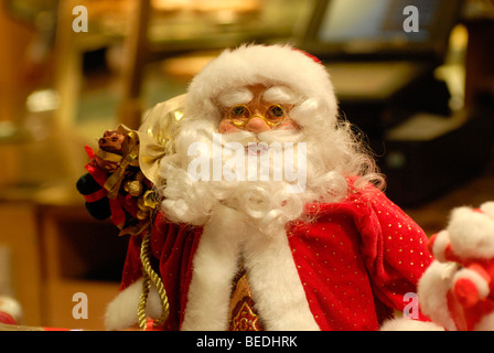 Santa Statue, Weihnachtsmarkt, Stuttgart, Baden-Württemberg, Deutschland, Europa Stockfoto