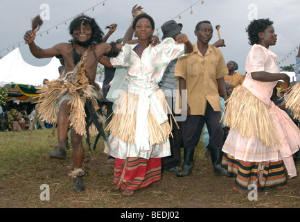 Bakonzo tanzen feiern zum 40. Jahrestag der König Wesley seine Krönung, Ruwenzori-Gebirge, West-Uganda, Afrika Stockfoto