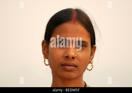 Porträt einer jungen indischen Frau, Asien, Nord-Indien, Rajasthan, Agra Stockfoto