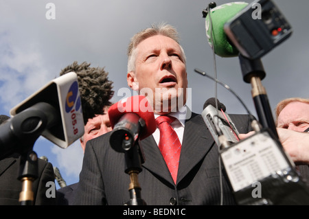 Peter Robinson, MP für Belfast Ost, Anführer der DUP und ersten Minister von Nordirland, auf einer Pressekonferenz Stockfoto