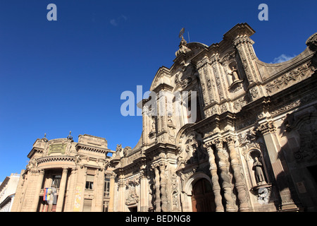 La Compania de Jesus Fassade und Gebäude Banco Central del Ecuador, Quito, Ecuador Stockfoto