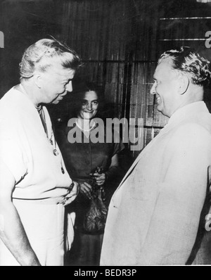 First Lady Eleanor Roosevelt im Gespräch mit Josip Broz Tito Stockfoto