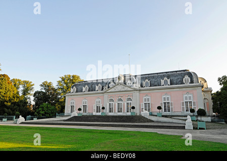 Burg Schloss Benrath, Düsseldorf, Rheinland, Nordrhein-Westfalen, Deutschland, Europa Stockfoto
