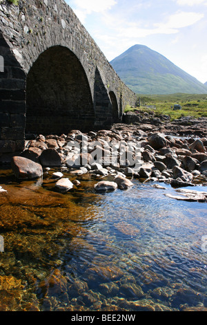 Sligachan Fluss, mit Glamaig hinaus in die Red Hills, Isle Of Skye, Schottland Stockfoto