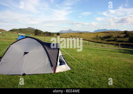 kleine Kuppel Zelt auf einem Campingplatz nördlich von Portree auf der Isle Of Skye, westlichen Schottland Stockfoto