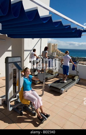 Open Air Fitness auf der Dachterrasse, Sandy Beach Hotel, Playa del Ingles, Gran Canaria, Kanarische Inseln, Spanien, Europa Stockfoto