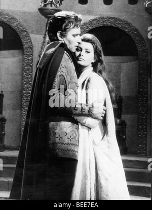 Schauspieler Charlton Heston und Schauspielerin Sophia Loren in einer Szene aus "El Cid" Stockfoto