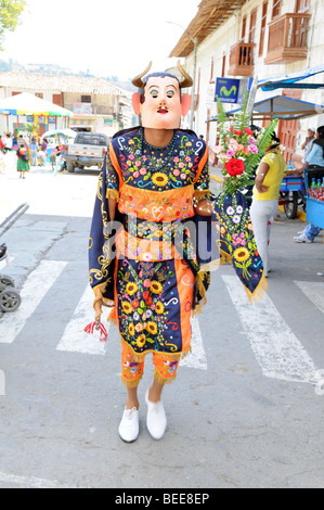 Peruanische Folklore Tanz "Los Diablos" erklärte vor kurzem nationale Kulturschatz von Peru in Cajabamba, am 6. September 2009 Stockfoto