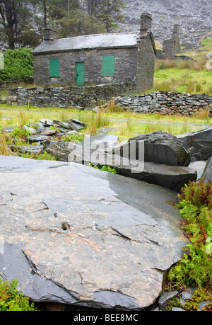 Die Überreste der verlassenen Llyn Cwmorthin Slate Mine hoch über Blaenau Ffestiniog in Snowdonia, Nordwales. Stockfoto