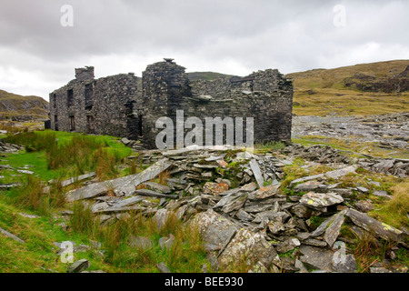 Die Überreste der verlassenen Rhosydd Schieferbergwerk hoch oben Llyn Cwmorthin mine und Blaenau Ffestiniog in Snowdonia, Nordwales. Stockfoto