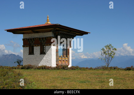 Buddhistischen Schrein & hohen östlichen Himalaja. Der Schrein ist Bestandteil der Druk Wangyal Lhakhang Komplex, Dochula Pass auf 3.100 m Stockfoto