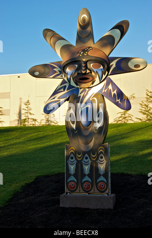 Musqueam aus Holz willkommen Bildhauerei an der UBC Thunderbird Arena 2010 Winter Olympics Paraolympics Sledgehockeysektion und Eishockey Veranstaltungsort Stockfoto