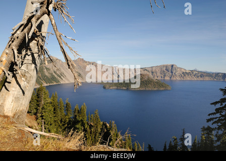 Kratersee des Mount Mazuma Vulkan, Wizard Island, Crater Lake Nationalpark, Oregon, USA Stockfoto