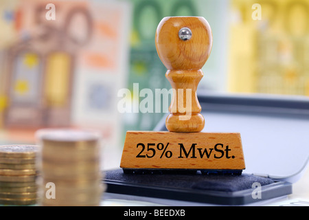 Stempel versehen mit 25 % MwSt, Mehrwertsteuererhöhung Stockfoto