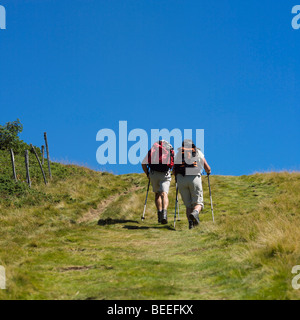 Zwei Wanderer zurück in die massiv Sancy. Auvergne. Frankreich. Europa. Stockfoto