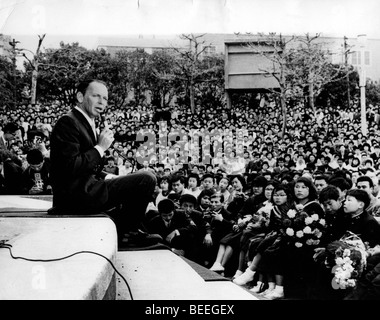 Frank Sinatra hat ein Konzert im Hibiya-Park um Geld zu sammeln Stockfoto