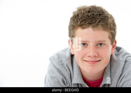 Studioportrait of Smiling Teenage Boy Stockfoto