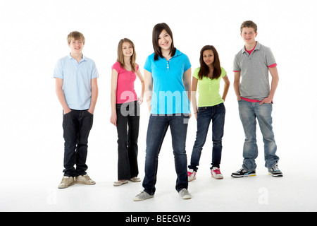 Gruppe von Jugendlichen Freunde im Studio Stockfoto