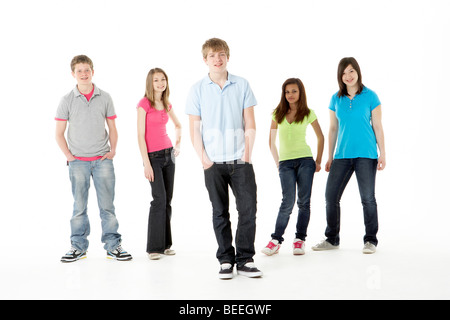 Gruppe von Jugendlichen Freunde im Studio Stockfoto