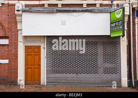 Fensterläden Shop zu vermieten in Neath South Wales UK Stockfoto