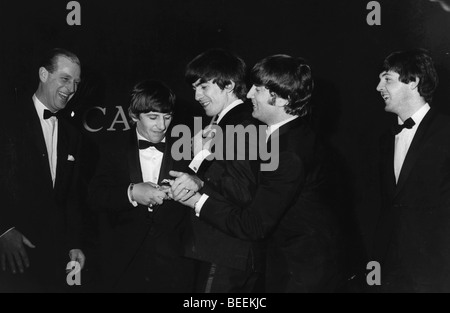 Prinz Philip trifft die Beatles bei Carl Alan Awards Stockfoto