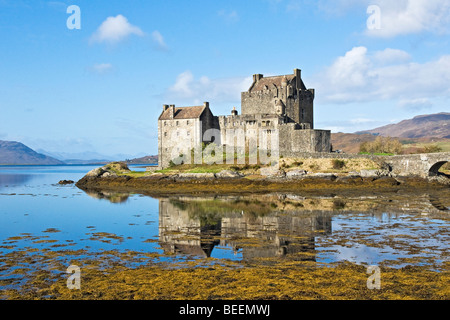 Eilean Donan Castle befindet sich in Dornie Loch Duich in den westlichen Highlands von Schottland Stockfoto