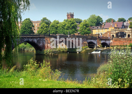 Die alte Dee Brücke & River Dee, Chester, Cheshire, England, Vereinigtes Königreich Stockfoto