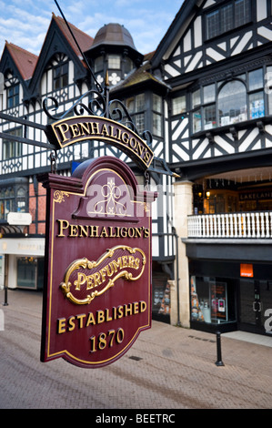 Die Zeilen mittelalterlichen Shopping Area, Chester, Cheshire, England, Vereinigtes Königreich Stockfoto